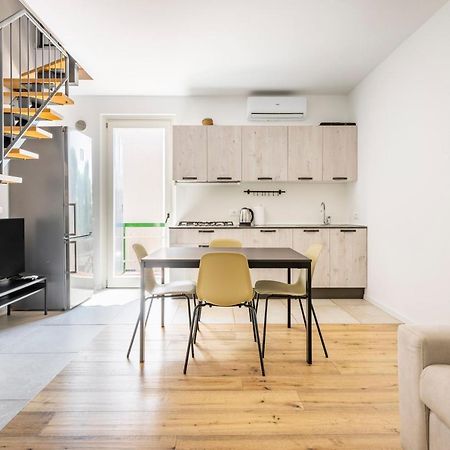Trendy Aparment With Garage Right By The Lake Sirmione Exterior foto