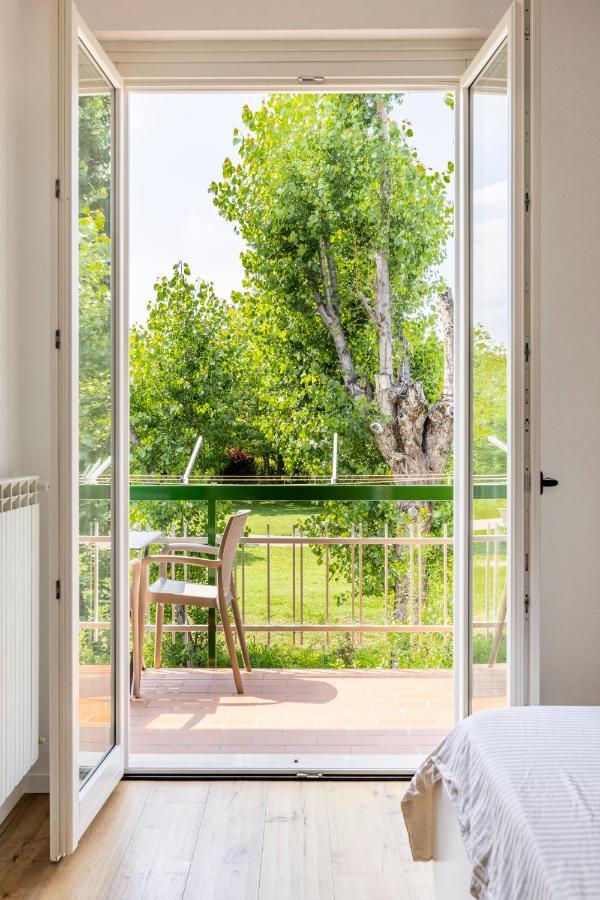 Trendy Aparment With Garage Right By The Lake Sirmione Exterior foto