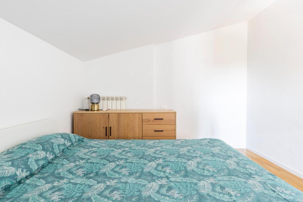 Trendy Aparment With Garage Right By The Lake Sirmione Exterior foto