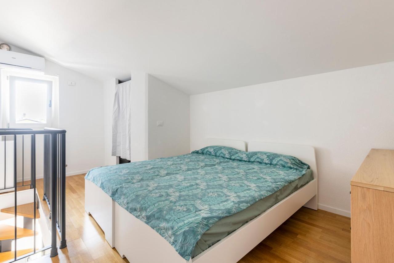 Trendy Aparment With Garage Right By The Lake Sirmione Exterior foto