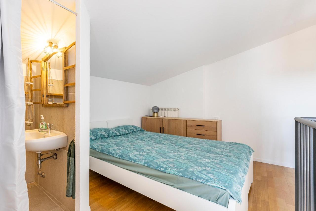 Trendy Aparment With Garage Right By The Lake Sirmione Exterior foto